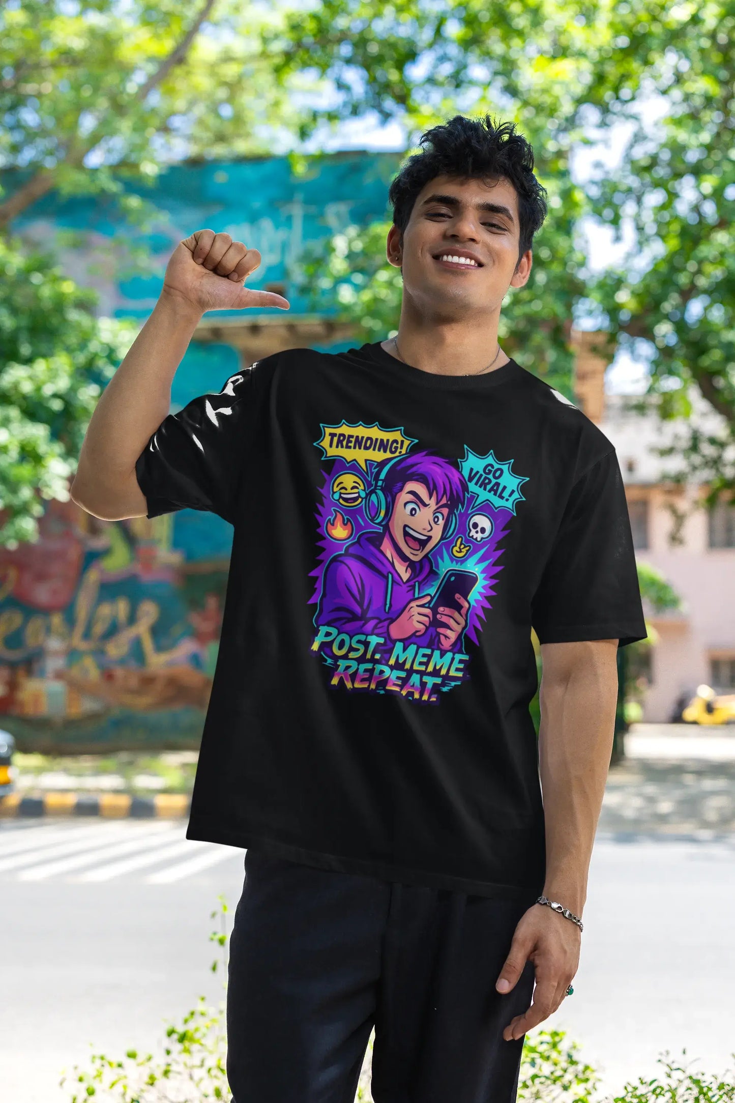Post Meme Repeat Oversized Anime Comic T-Shirt – Viral Gen Z Streetwear Black Tee