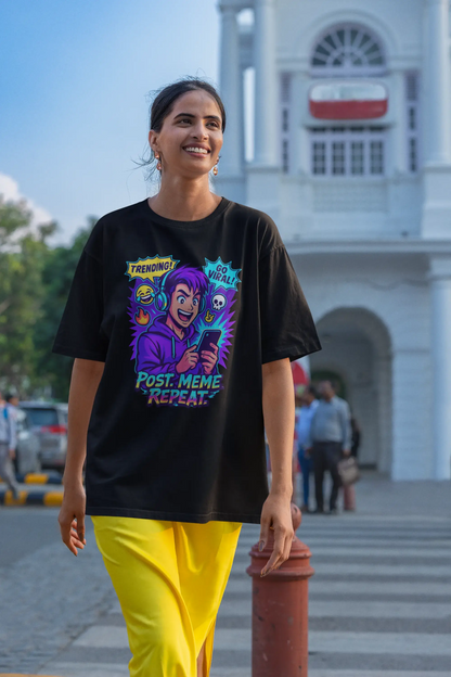 Post Meme Repeat Oversized Anime Comic T-Shirt – Viral Gen Z Streetwear Black Tee